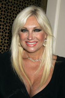 Gorgeous mature babe Betsy